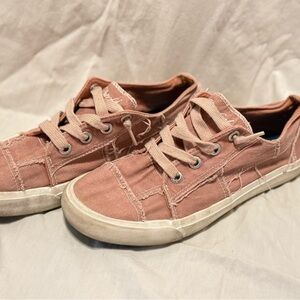 Casual Pink Canvas Sneakers